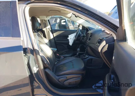 2018 Jeep Compass Limited 4X4 из США, поврежденный, VIN 3C4NJDCB2JT180237